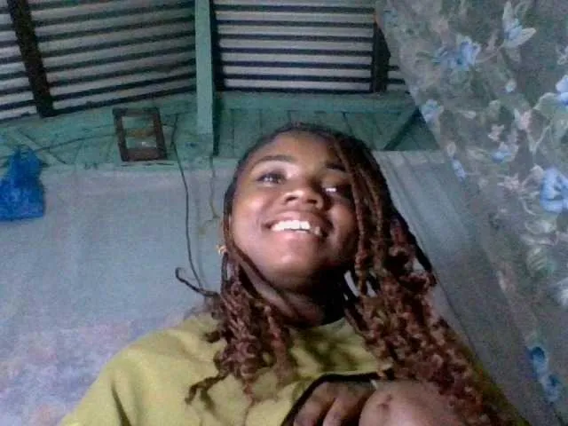 Live sex webcam photo for Hemreyi #291657195