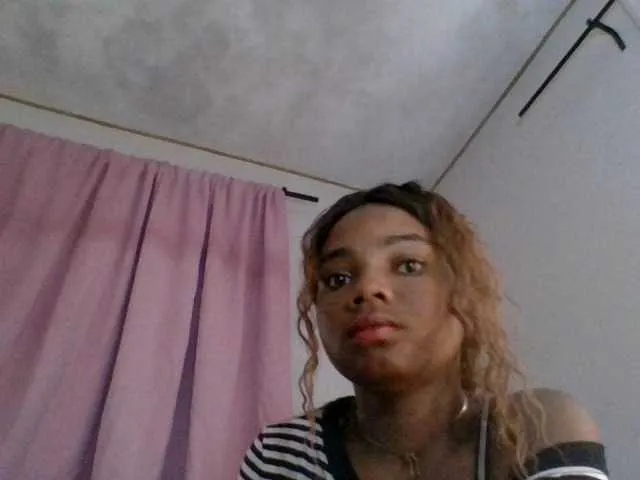 Live sex webcam photo for Hemreyi #291749703