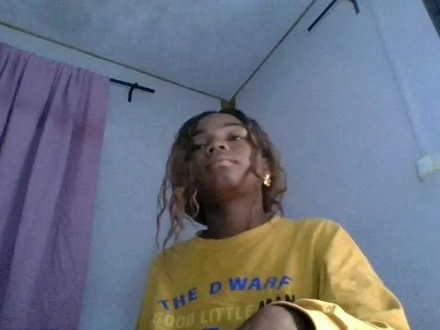 Live sex webcam photo for Hemreyi #291764053