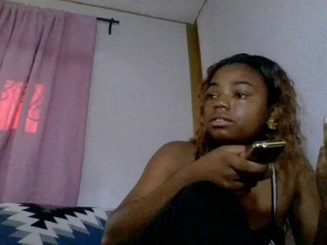 Live sex webcam photo for Hemreyi #291771765