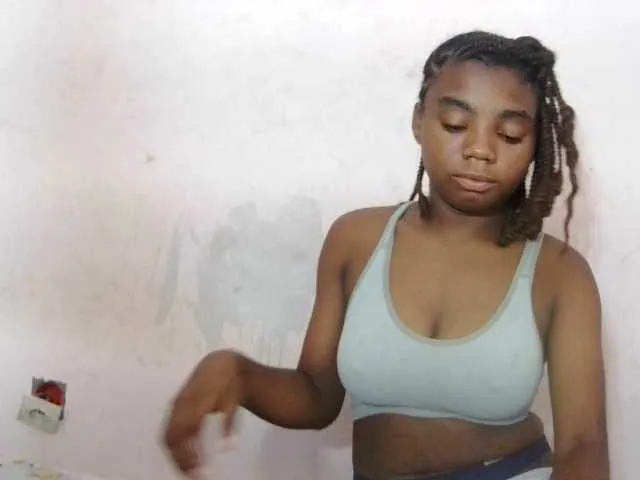 Live sex webcam photo for Hemreyi #292531047