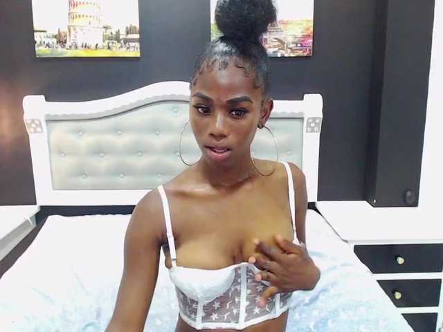 Live sex webcam photo for HenessyEbony #271750698