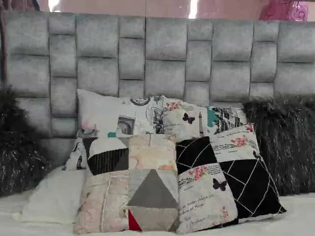 Live sex webcam photo for Henlly-22 #275558000