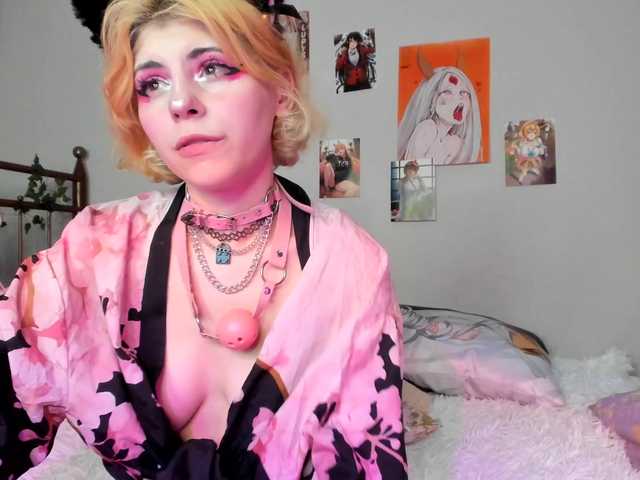 Live sex webcam photo for HentaiMelody #284735602