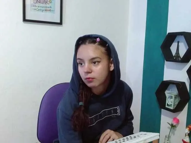 Live sex webcam photo for HenyRan #279916966