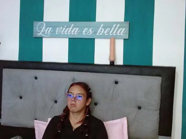 Live sex webcam photo for HenyRan #289637037