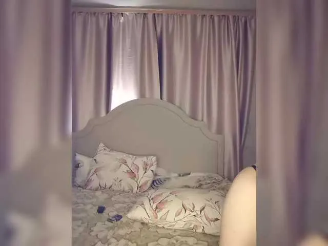 Live sex webcam photo for Her-Girl #292265960