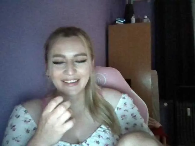 Live sex webcam photo for HesterBetta #278168513