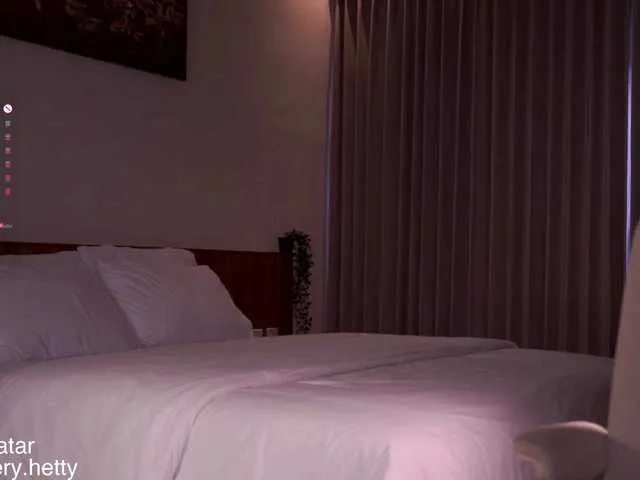Live sex webcam photo for Hetty-satar #292148395