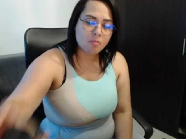 Live sex webcam photo for HeyiamLuna #277382219