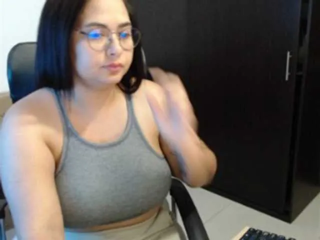 Live sex webcam photo for HeyiamLuna #277563297