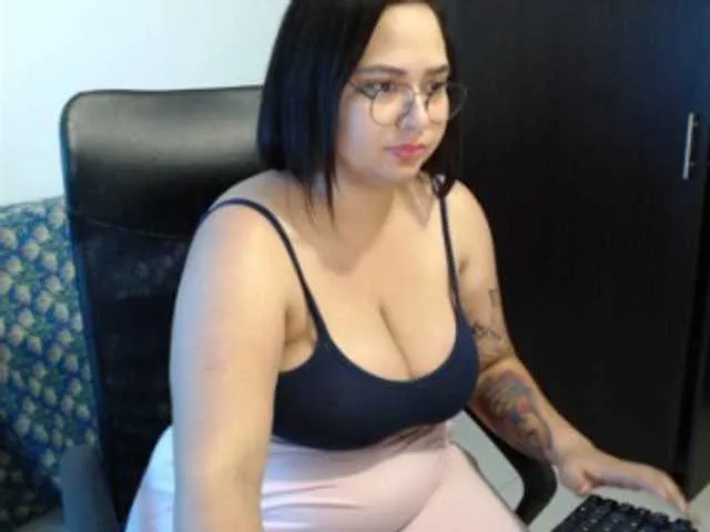 Live sex webcam photo for HeyiamLuna #277570040