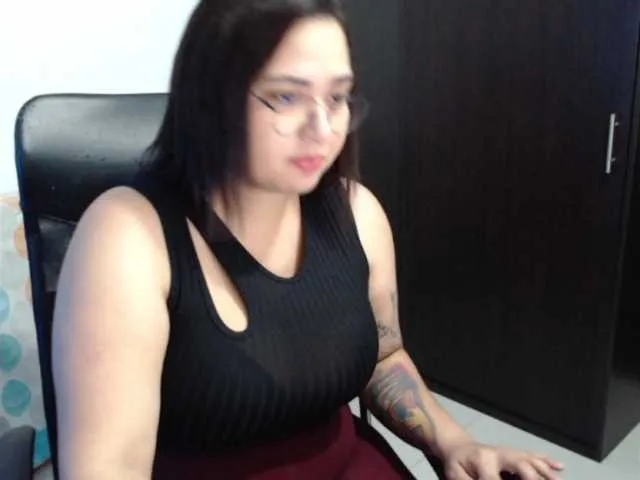 Live sex webcam photo for HeyiamLuna #277638820