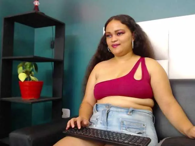 Live sex webcam photo for HeylyTaylor #273309455