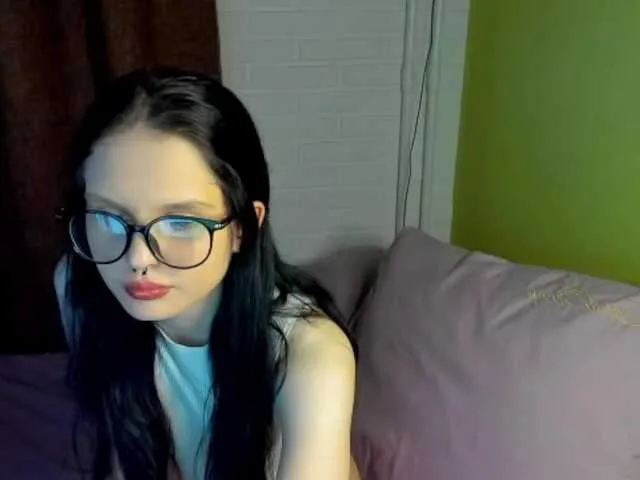 Live sex webcam photo for Hi-Kitti #290317668