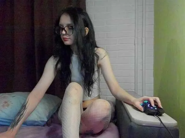 Live sex webcam photo for Hi-Kitti #290515232
