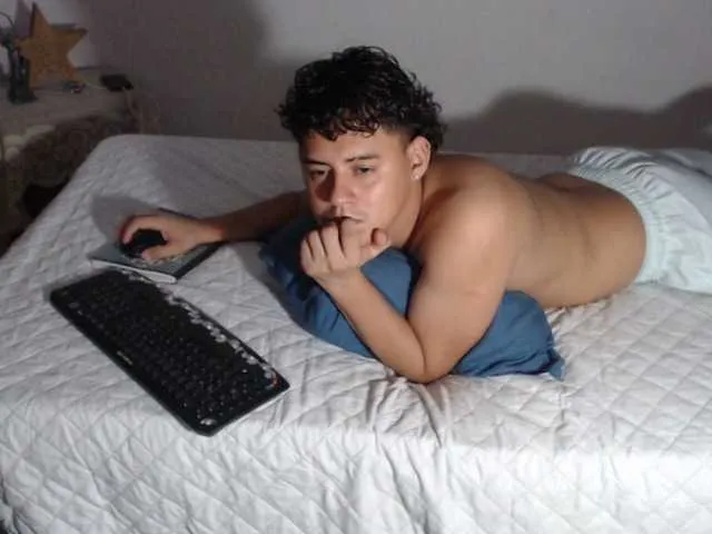 Live sex webcam photo for Hibith97 #276643957