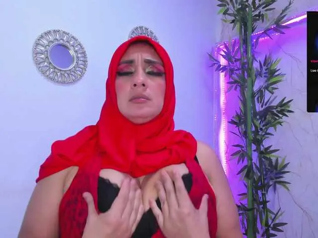 Live sex webcam photo for HijabiMilf #276754324