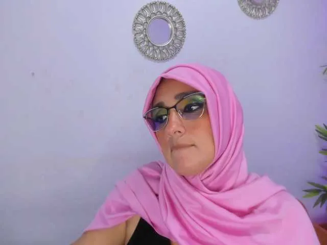 Live sex webcam photo for HijabiMilf #277271726