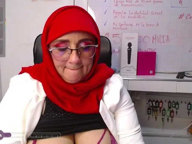 Live sex webcam photo for HijabiMilf #291250061
