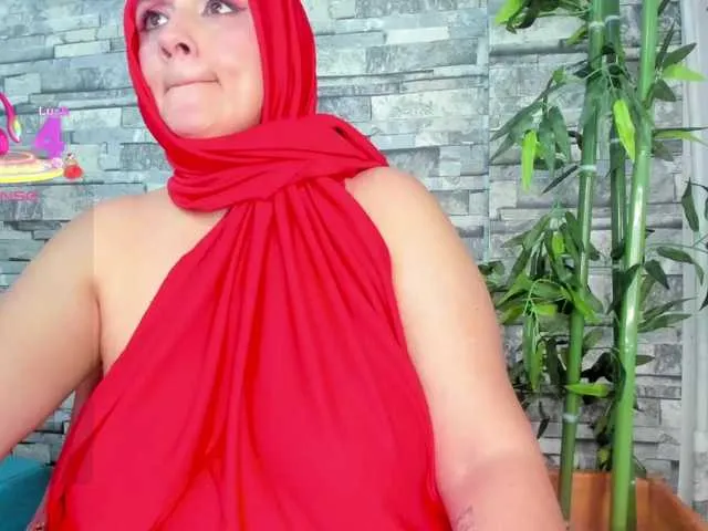 Live sex webcam photo for HijabiMilf #291294689