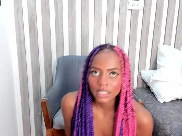 Live sex webcam photo for Hilary-banks #288012728