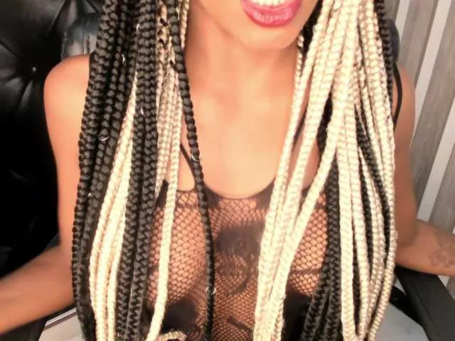 Live sex webcam photo for Hilary-banks #288012763