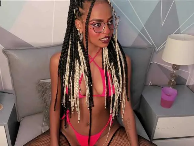 Live sex webcam photo for Hilary-banks #288012764