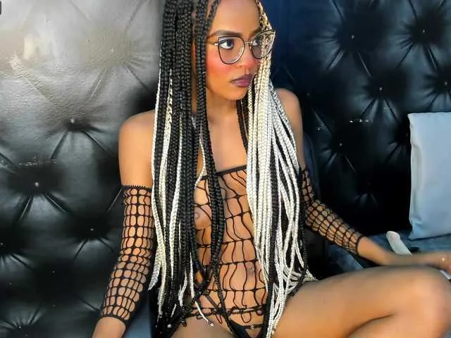 Live sex webcam photo for Hilary-banks #288012765