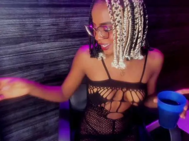 Live sex webcam photo for Hilary-banks #288012772