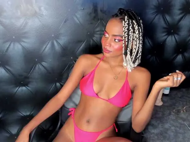 Live sex webcam photo for Hilary-banks #288012773