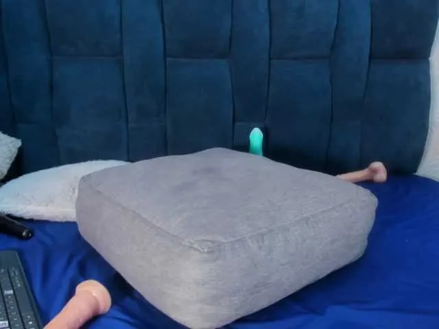 Live sex webcam photo for Hilary-Martiin #277808336