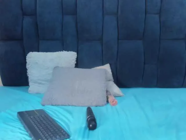 Live sex webcam photo for Hilary-Martiin #277871088