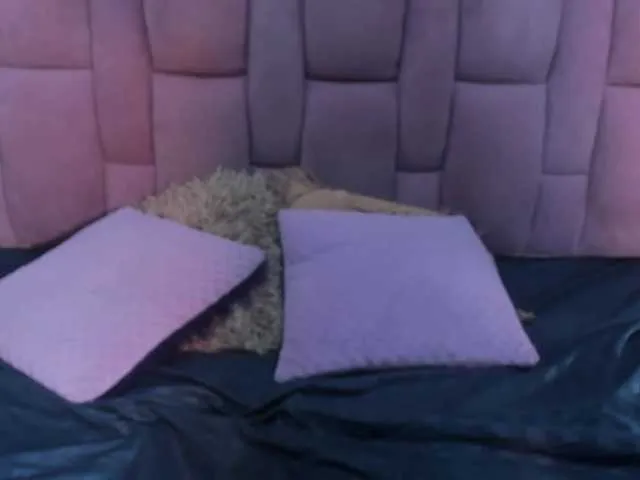 Live sex webcam photo for Hilary-Martiin #278067894