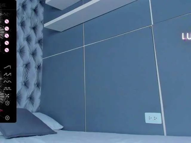 Live sex webcam photo for Hilary-banks #288012843