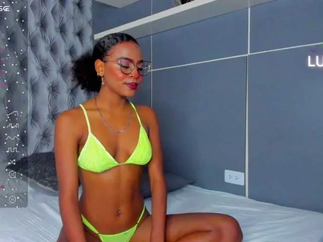 Live sex webcam photo for Hilary-banks #288012845