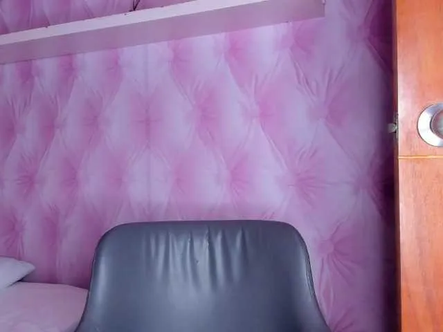 Live sex webcam photo for Hilary-banks #288012885