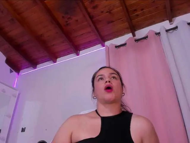 Live sex webcam photo for Hillary12 #277647203