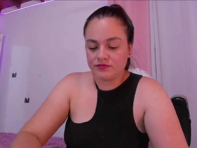 Live sex webcam photo for Hillary12 #277706966