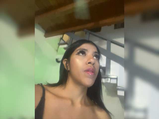 Live sex webcam photo for HillaryFoxx #278099952