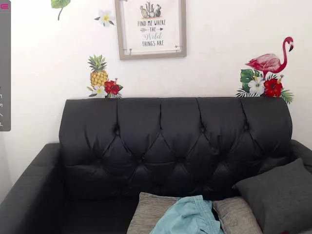 Live sex webcam photo for HillaryMiller #274462934