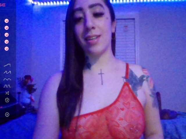 Live sex webcam photo for Hintofhoneyyy #277349564