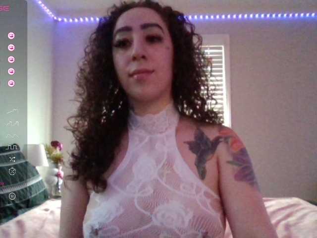 Live sex webcam photo for Hintofhoneyyy #277368394