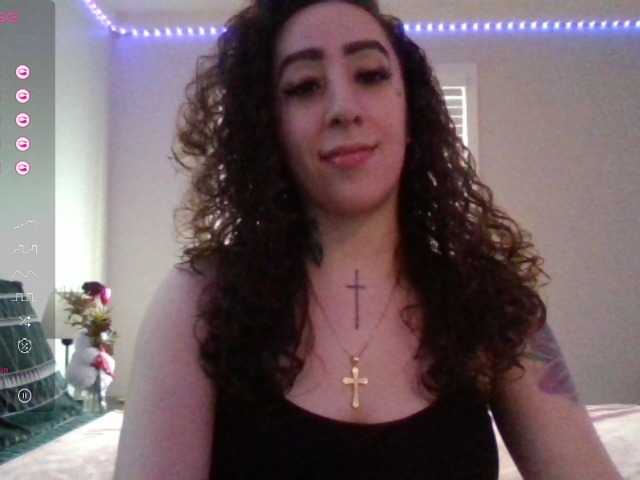 Live sex webcam photo for Hintofhoneyyy #277389843