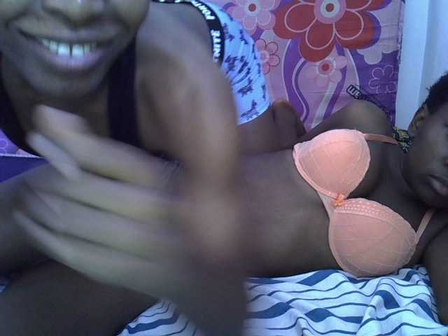 Live sex webcam photo for Hippies02 #275440025