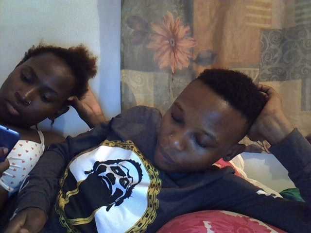 Live sex webcam photo for Hippies02 #275548512