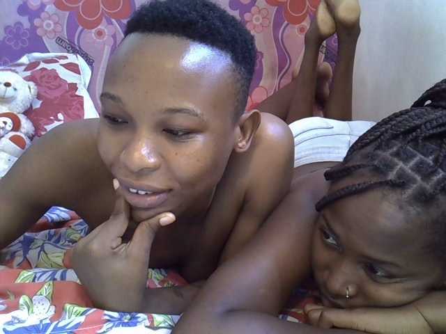 Live sex webcam photo for Hippies02 #275661274