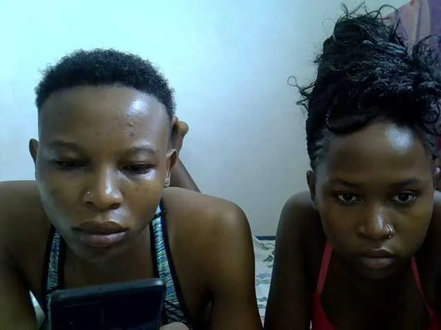 Live sex webcam photo for Hippies02 #276149650