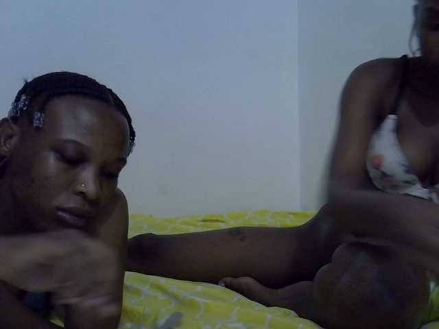 Live sex webcam photo for Hippies02 #276300445