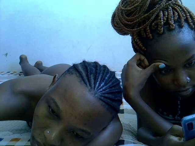 Live sex webcam photo for Hippies02 #276325343